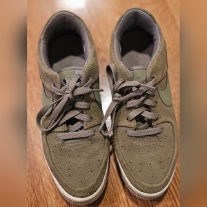 Nike Air Force 1 shoes army green size 9